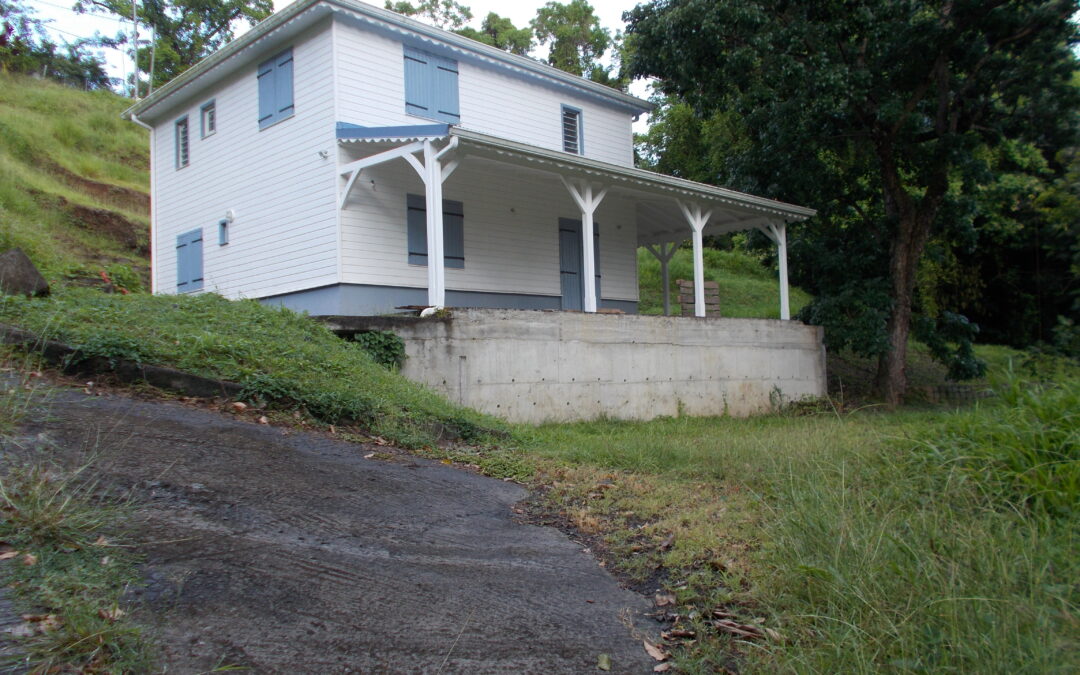 VILLA T4 AVEC FINITIONS SUR SUR 6 568 m²