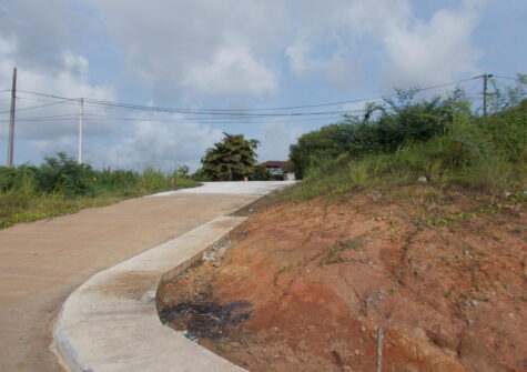 DANS UN LOTISSEMENT DE LOTS, TERRAIN VIABILISE DE 701 M
