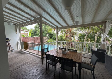 VILLA T5 AVEC PISCINE – BELLES PRESTATIONS